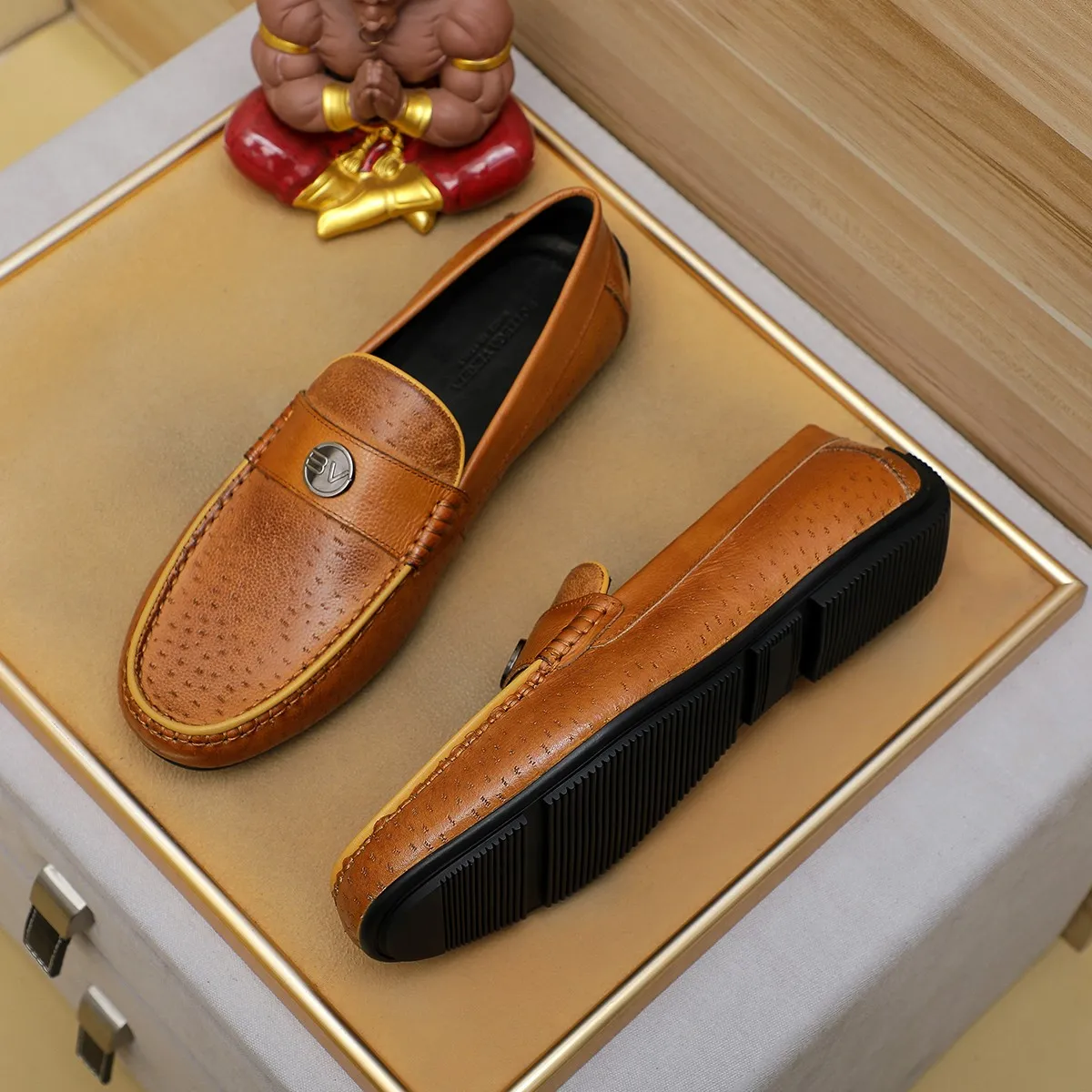 Men's men's shoes 💰440 [BV] 👟👟 Italian luxury brand Made with imported cowhide technology to highlight high-end men's taste of light luxury life [color] [color] Masters with ten years of manual experience create classic weaving 🌴 The inner top layer 🐮 lining 💯😘 The top quality inherits the brand craftsmanship! Color, code number 39-44 (38.45. Can be customized)